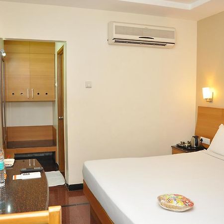 Malles Manotaa Chennai Bagian luar foto