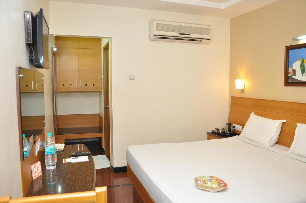 Malles Manotaa Chennai Bagian luar foto